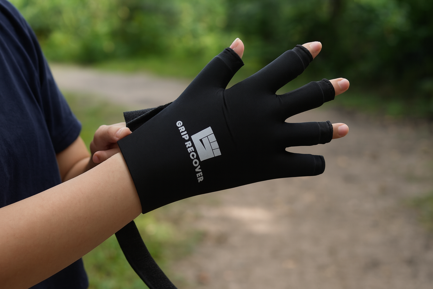 Ice Grip Cryotherapy Gloves - Cold Therapy for Sore Fingers, Hands & Wrists – Reusable Ice Compression Gloves for Everyone